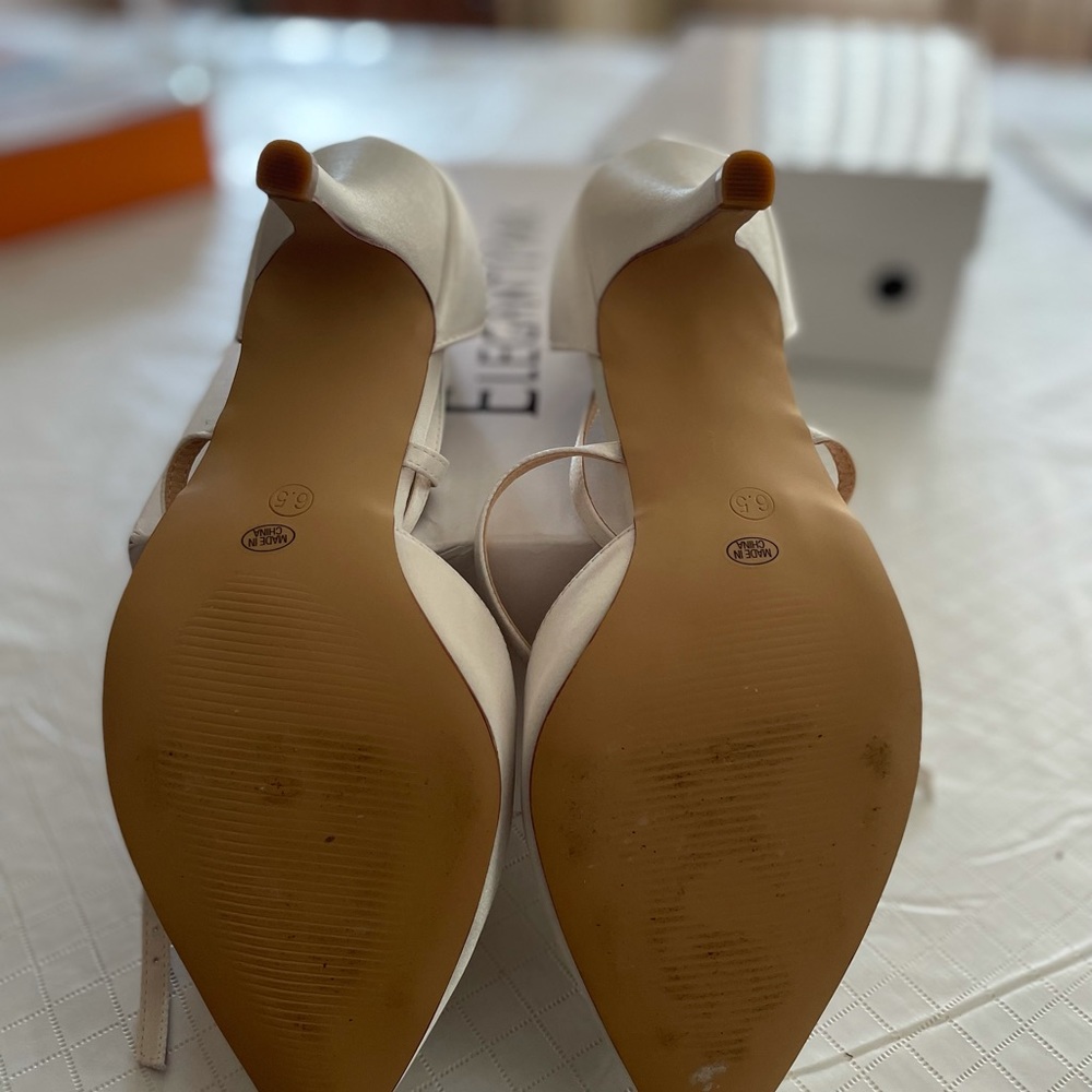 White satin wedding heels - Picture 4 of 4